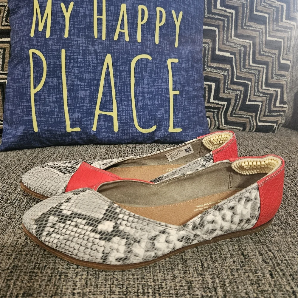 TOMS Red Snake Print Ballet Flats Slip On Shoes Womens‎ Size 7.5